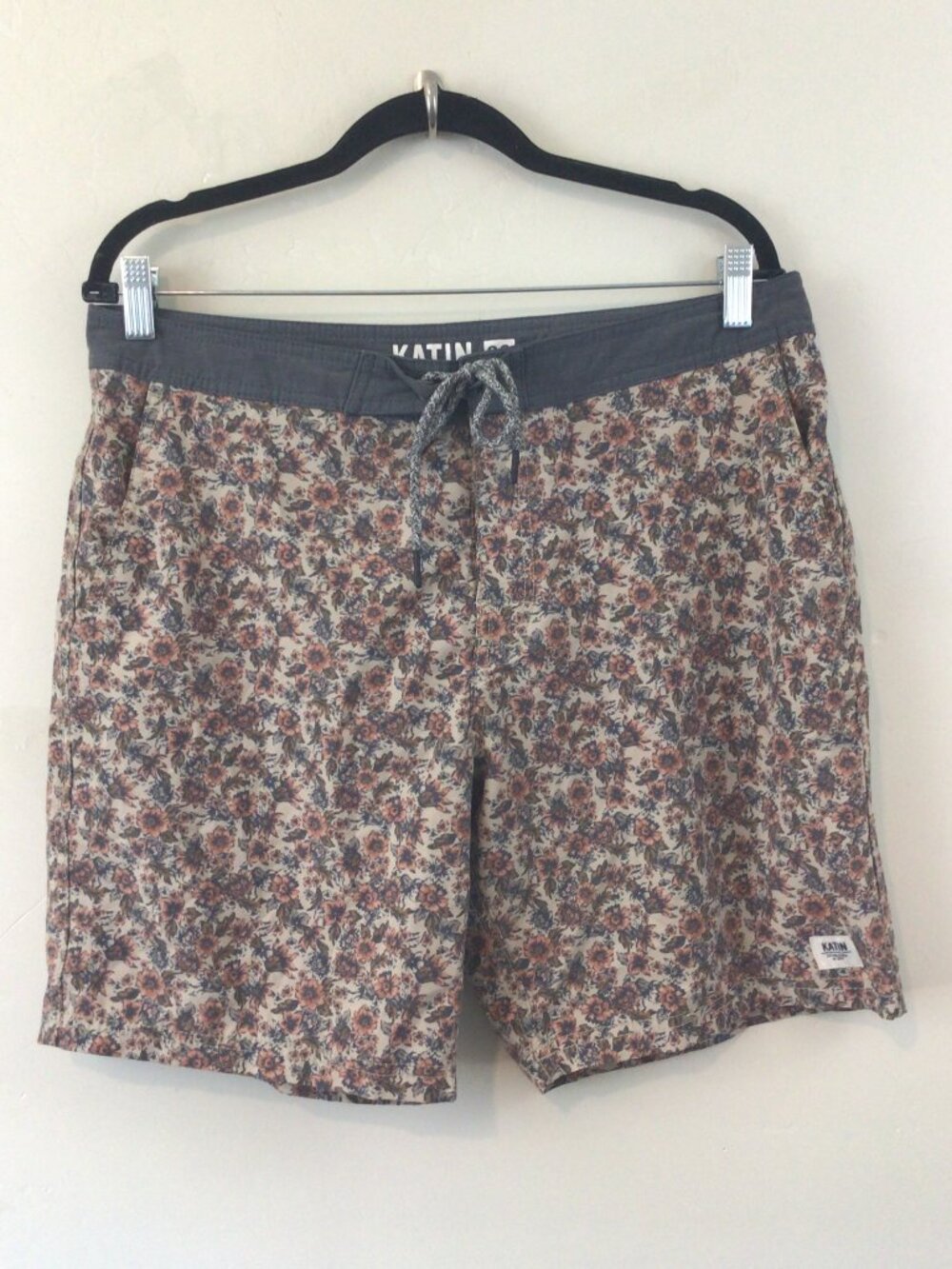 Katin Gray Pink Floral Print Swim Surf Shorts Mens 33
